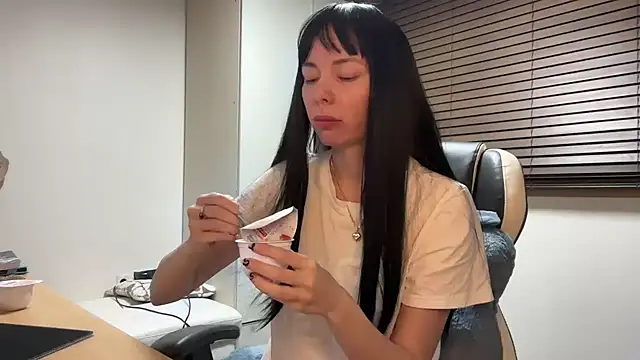 yunasuka online show from January 2025 07:16:02 PM