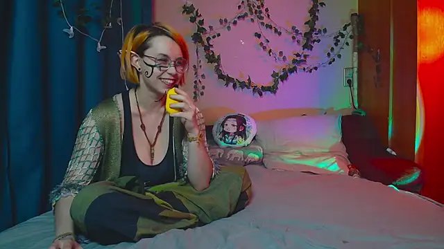 Snapshot of TrickyKitsune chatting on March 2025 04:40:02 PM TrickyKitsune online show from March 2025 04:40:02 PM