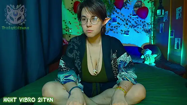 TrickyKitsune online show from April 2026 03:09:02 PM