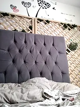 Mia WAll online show from December 2024 06:20:02 PM