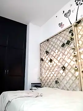 Mia WAll online show from January 2025 10:02:01 AM