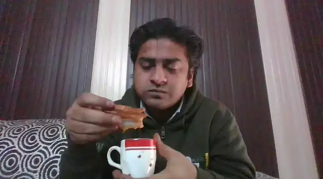 Snapshot of indihotguy chatting on February 2025 06:54:01 AM indihotguy online show from February 2025 06:54:01 AM