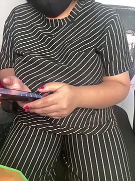 tanvihot2 online show from April 2026 04:01:01 PM