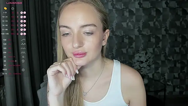 A delina online show from November 2025 03:33:02 PM