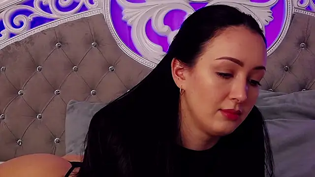 KimKhallifa online show from November 2025 05:40:02 AM