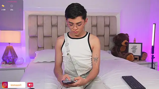 Maxi little online show from January 2026 10:24:02 PM