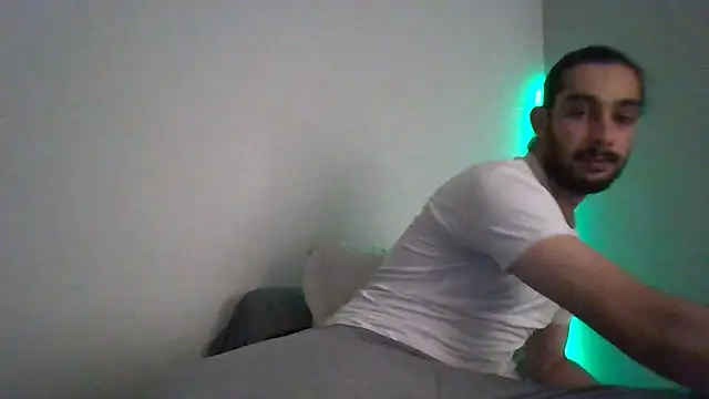 Snapshot of Levi_Latino chatting on October 2025 11:04:02 PM Levi Latino online show from October 2025 11:04:02 PM