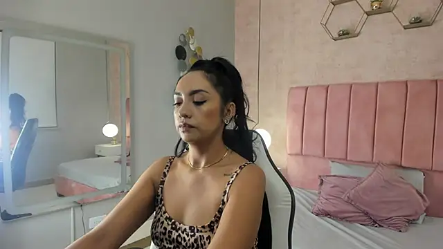 MAGIC AURORAA online show from March 2025 12:22:02 PM