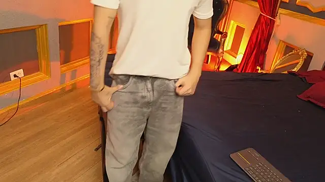 MarcoVitto online show from November 2025 07:57:02 PM