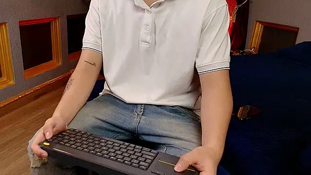 MarcoVitto online show from December 2025 11:52:01 AM