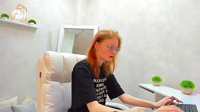 Snapshot of ElizabethHarpper chatting on March 2025 08:15:01 AM ElizabethHarpper online show from March 2025 08:15:01 AM