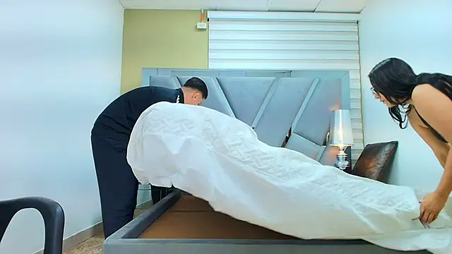 DAVID VICTORIAA online show from April 2026 01:00:02 PM