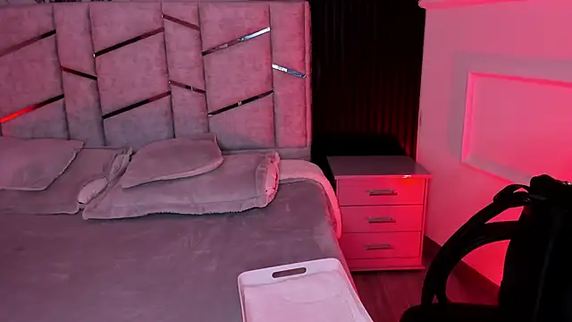 daniiphoeniixx online show from December 2025 07:53:01 PM