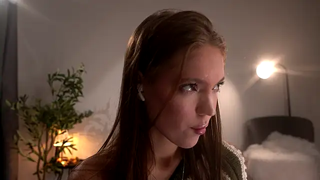 alittlestarrr online show from October 2025 08:36:02 PM