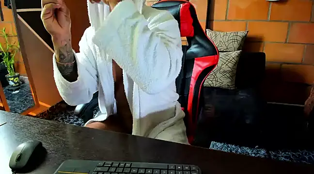 Adam Valenciia online show from March 2025 05:59:02 PM