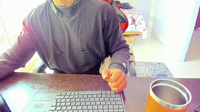 Adam Valenciia online show from October 2025 03:53:01 PM