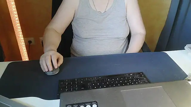 Snapshot of Sweet_Phoenix chatting on June 2026 01:15:01 PM Sweet Phoenix online show from June 2026 01:15:01 PM