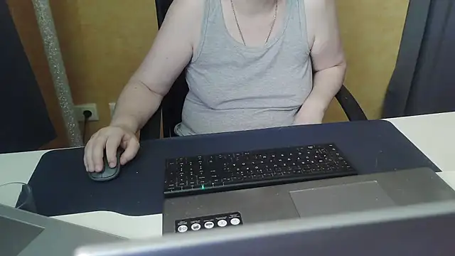 Snapshot of Sweet_Phoenix chatting on June 2026 11:14:02 AM Sweet Phoenix online show from June 2026 11:14:02 AM