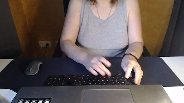 Snapshot of Sweet_Phoenix chatting on July 2026 08:07:01 AM Sweet Phoenix online show from July 2026 08:07:01 AM