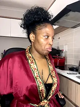 Snapshot of Thando04 chatting on September 2025 12:05:01 PM Thando04 online show from September 2025 12:05:01 PM