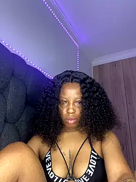 Snapshot of Thando04 chatting on October 2025 06:19:02 PM Thando04 online show from October 2025 06:19:02 PM