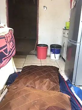 Snapshot of MKbesxxx chatting on December 2025 04:19:01 AM MKbesxxx online show from December 2025 04:19:01 AM