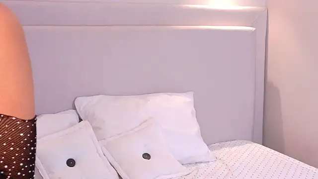 Snapshot of NickyBelmonth chatting on February 2025 03:21:01 PM NickyBelmonth online show from February 2025 03:21:01 PM