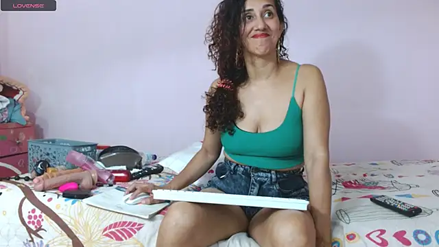 Snapshot of latinabueno41 chatting on February 2025 02:09:02 AM latinabueno41 online show from February 2025 02:09:02 AM