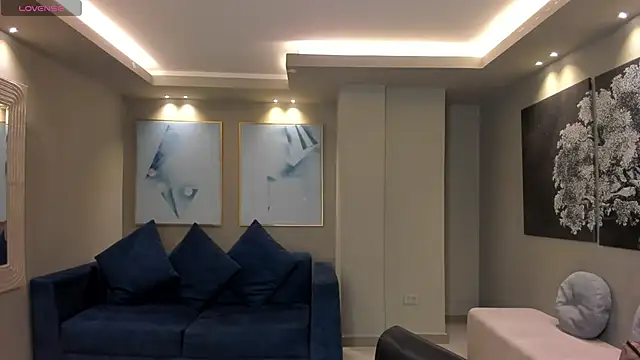 NiaSalvatore online show from October 2025 07:02:01 PM