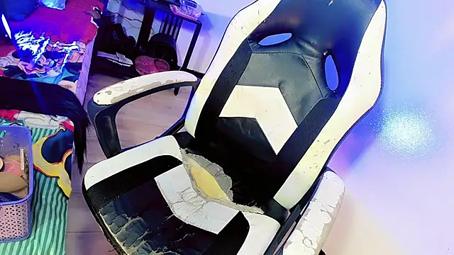 Gisele fox online show from April 2026 07:18:01 PM