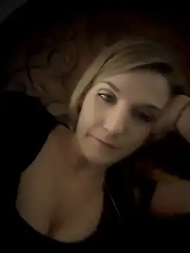 Snapshot of Kitty_DaCocks chatting on May 2026 09:55:01 PM Kitty DaCocks online show from May 2026 09:55:01 PM