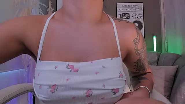 NiiaEvanss online show from January 2026 01:14:01 PM