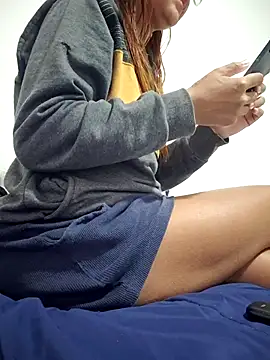 AliceRuivinha2 online show from July 2026 12:45:01 PM