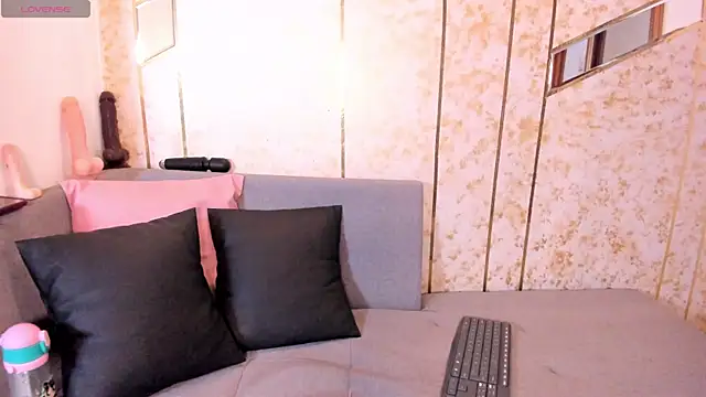 Snapshot of catalehia_moonlight chatting on March 2025 04:45:02 PM catalehia moonlight online show from March 2025 04:45:02 PM