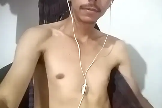 MagrinhoSaradoo online show from February 2025 04:15:02 AM