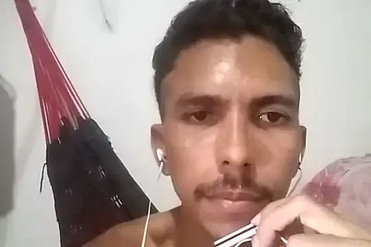 MagrinhoSaradoo online show from February 2025 03:50:01 AM