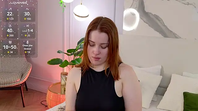 Snapshot of EllieGarson chatting on June 2026 05:19:01 PM EllieGarson online show from June 2026 05:19:01 PM
