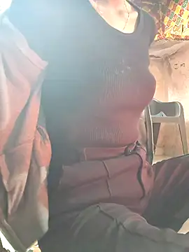 Snapshot of Barbie_183 chatting on January 2025 09:37:02 AM Barbie 183 online show from January 2025 09:37:02 AM