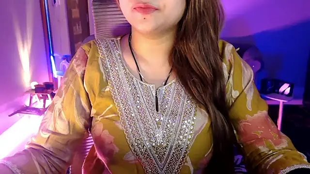 Snapshot of Mitikaa chatting on June 2026 01:24:02 PM Mitikaa online show from June 2026 01:24:02 PM
