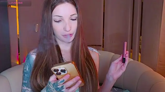 Snapshot of emilytrays chatting on July 2026 02:56:02 PM emilytrays online show from July 2026 02:56:02 PM