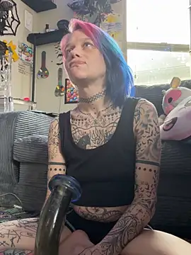 Snapshot of trashbrat chatting on April 2026 12:40:01 PM trashbrat online show from April 2026 12:40:01 PM