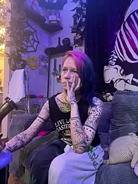 Snapshot of trashbrat chatting on April 2026 02:10:01 AM trashbrat online show from April 2026 02:10:01 AM