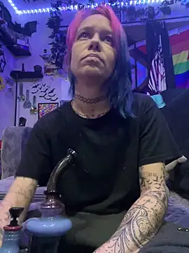 Snapshot of trashbrat chatting on May 2026 01:33:02 AM trashbrat online show from May 2026 01:33:02 AM