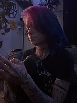 Snapshot of trashbrat chatting on May 2026 10:44:01 AM trashbrat online show from May 2026 10:44:01 AM
