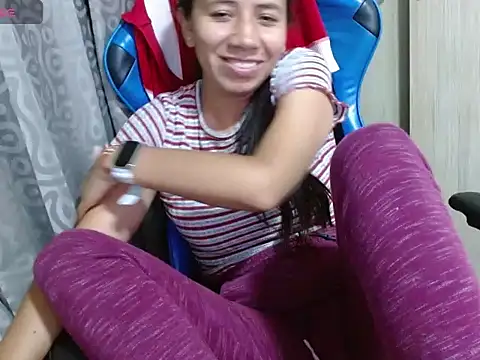 Danielagomez33 online show from April 2026 01:00:01 AM