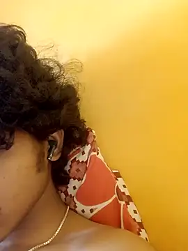 CosmicEmuu online show from February 2025 10:07:01 AM