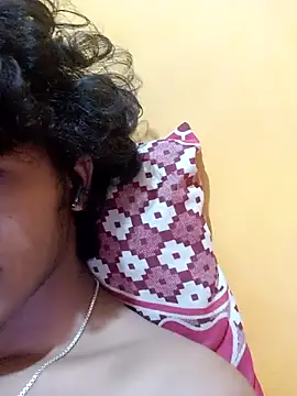 CosmicEmuu online show from February 2025 07:58:01 PM