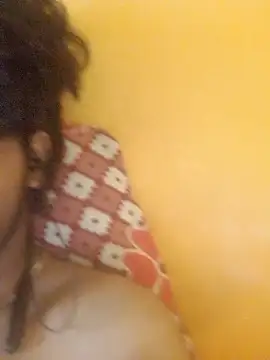 CosmicEmuu online show from November 2025 11:20:02 AM