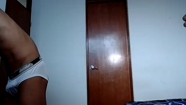 HOTLATINO2025 online show from May 2026 04:12:02 PM