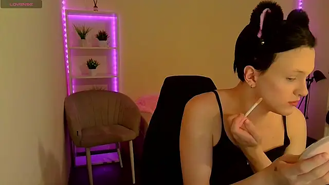 Snapshot of DianaRadrigo chatting on January 2025 12:17:01 PM DianaRadrigo online show from January 2025 12:17:01 PM